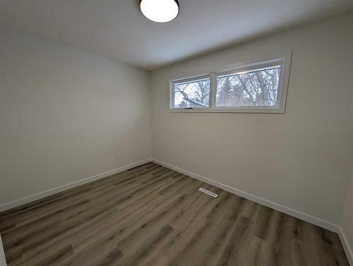 1370 Mckenzie Crescent Nw, Medicine Hat, AB - Indoor Photo Showing Other Room