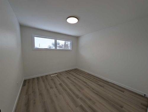 1370 Mckenzie Crescent Nw, Medicine Hat, AB - Indoor Photo Showing Other Room