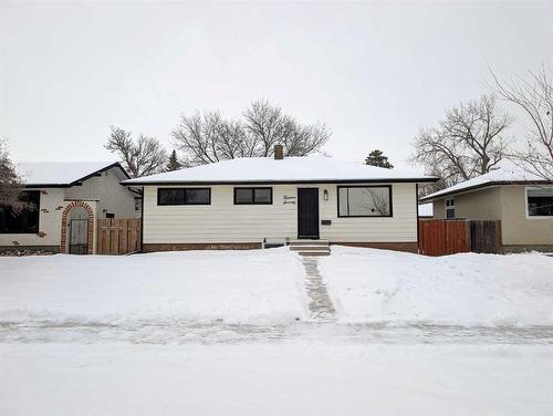 1370 Mckenzie Crescent Nw, Medicine Hat, AB - Outdoor