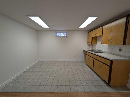 1370 Mckenzie Crescent Nw, Medicine Hat, AB - Indoor Photo Showing Other Room