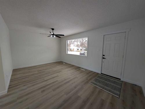 1370 Mckenzie Crescent Nw, Medicine Hat, AB - Indoor Photo Showing Other Room