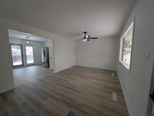 1370 Mckenzie Crescent Nw, Medicine Hat, AB - Indoor Photo Showing Other Room