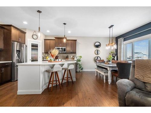 606 Somerside View Se, Medicine Hat, AB - Indoor Photo Showing Kitchen With Upgraded Kitchen