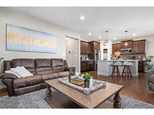 606 Somerside View Se, Medicine Hat, AB - Indoor Photo Showing Living Room