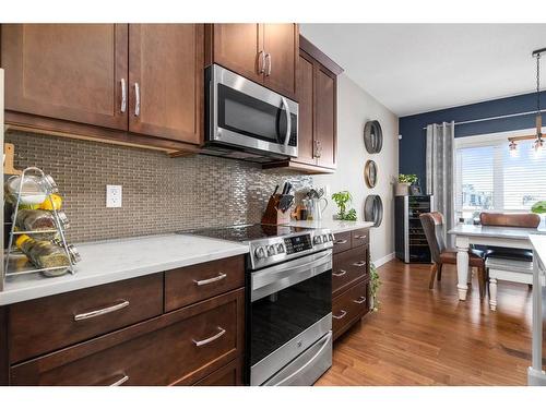 606 Somerside View Se, Medicine Hat, AB - Indoor Photo Showing Kitchen With Upgraded Kitchen