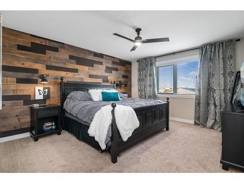 606 Somerside View Se, Medicine Hat, AB - Indoor Photo Showing Bedroom