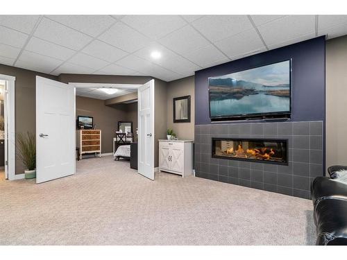 606 Somerside View Se, Medicine Hat, AB - Indoor With Fireplace