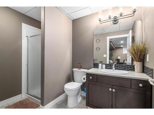 606 Somerside View Se, Medicine Hat, AB - Indoor Photo Showing Bathroom