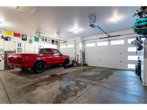 606 Somerside View Se, Medicine Hat, AB - Indoor Photo Showing Garage