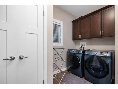 606 Somerside View Se, Medicine Hat, AB - Indoor Photo Showing Laundry Room