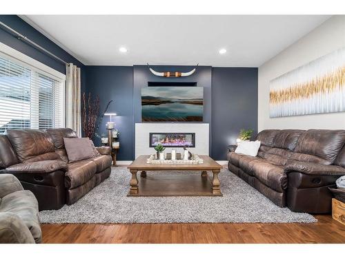 606 Somerside View Se, Medicine Hat, AB - Indoor Photo Showing Living Room With Fireplace