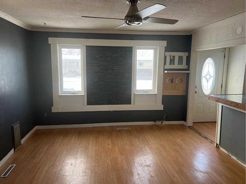 333 1 Street Sw, Redcliff, AB - Indoor Photo Showing Other Room