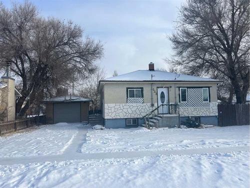 333 1 Street Sw, Redcliff, AB - Outdoor