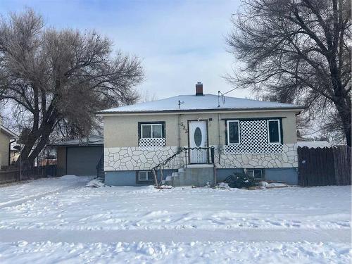 333 1 Street Sw, Redcliff, AB - Outdoor