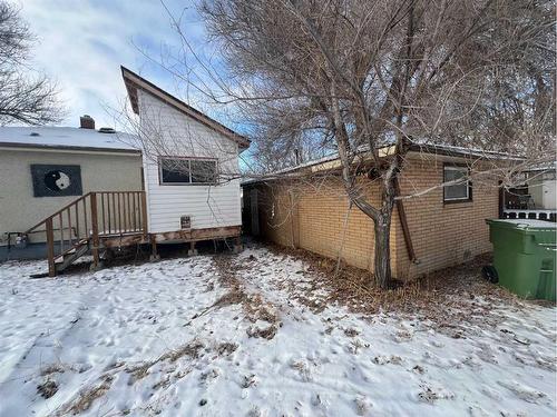 333 1 Street Sw, Redcliff, AB - Outdoor