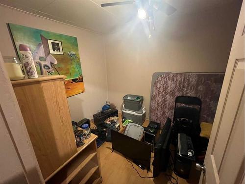 1246 Dominion Street Se, Medicine Hat, AB - Indoor Photo Showing Other Room