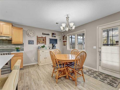 8 Sunrise Bay Sw, Medicine Hat, AB - Indoor Photo Showing Dining Room