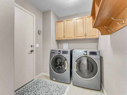 8 Sunrise Bay Sw, Medicine Hat, AB - Indoor Photo Showing Laundry Room