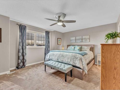 8 Sunrise Bay Sw, Medicine Hat, AB - Indoor Photo Showing Bedroom