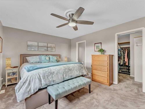 8 Sunrise Bay Sw, Medicine Hat, AB - Indoor Photo Showing Bedroom