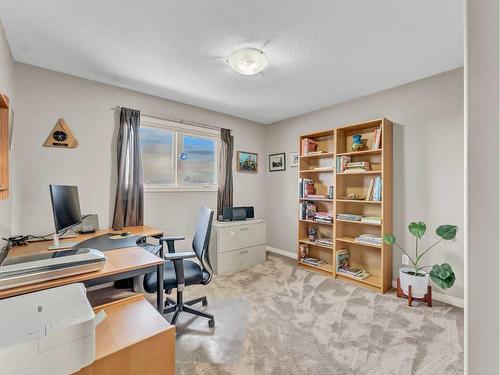 8 Sunrise Bay Sw, Medicine Hat, AB - Indoor Photo Showing Office