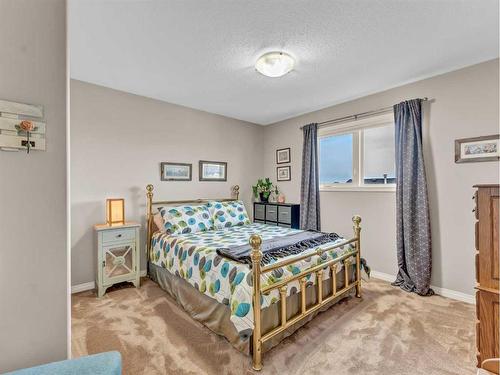 8 Sunrise Bay Sw, Medicine Hat, AB - Indoor Photo Showing Bedroom