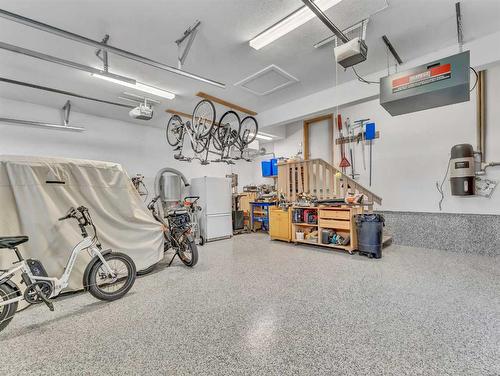 8 Sunrise Bay Sw, Medicine Hat, AB - Indoor Photo Showing Garage