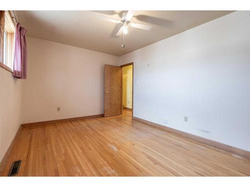 322 Connaught Drive Sw, Medicine Hat, AB - Indoor Photo Showing Other Room