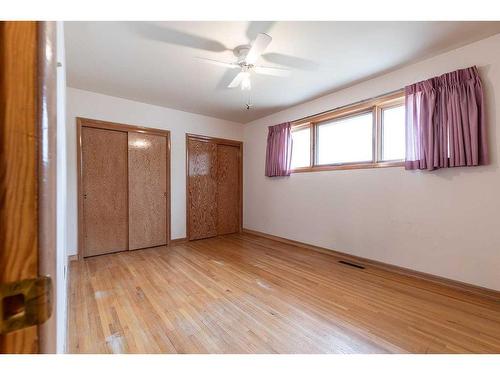 322 Connaught Drive Sw, Medicine Hat, AB - Indoor Photo Showing Other Room