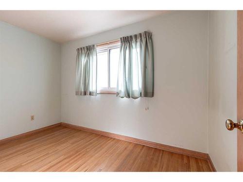 322 Connaught Drive Sw, Medicine Hat, AB - Indoor Photo Showing Other Room