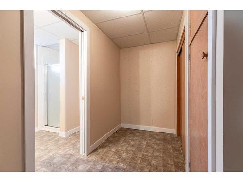 322 Connaught Drive Sw, Medicine Hat, AB - Indoor Photo Showing Other Room