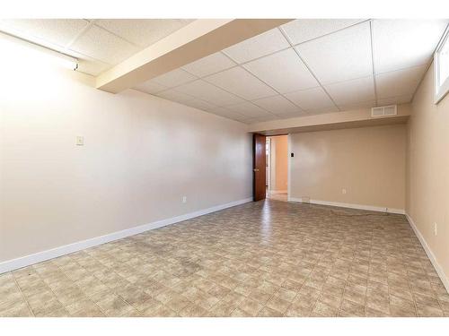 322 Connaught Drive Sw, Medicine Hat, AB - Indoor Photo Showing Other Room