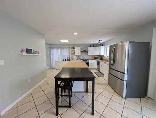 45 Red Deer Drive Sw, Medicine Hat, AB - Indoor Photo Showing Other Room