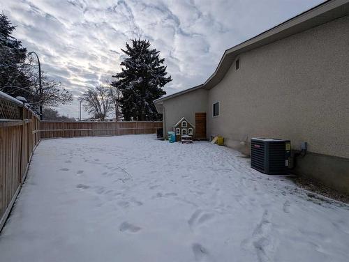 45 Red Deer Drive Sw, Medicine Hat, AB - Outdoor