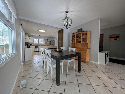 45 Red Deer Drive Sw, Medicine Hat, AB - Indoor Photo Showing Dining Room