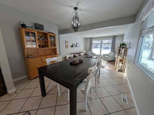 45 Red Deer Drive Sw, Medicine Hat, AB - Indoor Photo Showing Dining Room