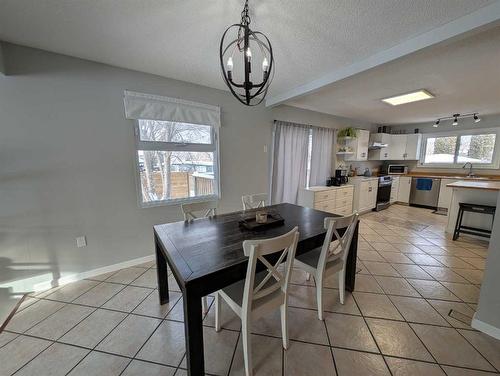 45 Red Deer Drive Sw, Medicine Hat, AB - Indoor Photo Showing Dining Room