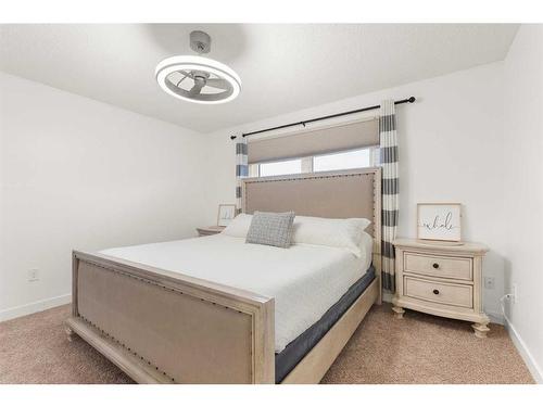 621 20 Street Ne, Medicine Hat, AB - Indoor Photo Showing Bedroom