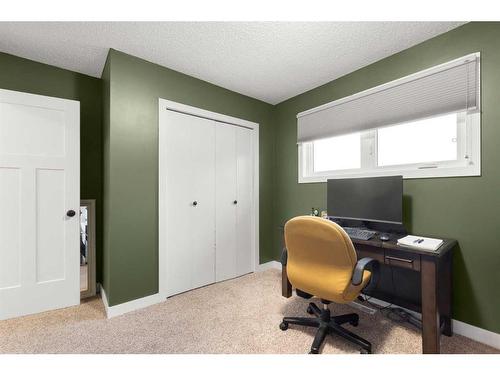 621 20 Street Ne, Medicine Hat, AB - Indoor Photo Showing Office