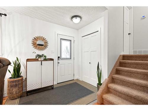 621 20 Street Ne, Medicine Hat, AB - Indoor Photo Showing Other Room