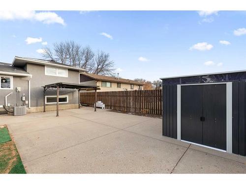 621 20 Street Ne, Medicine Hat, AB - Outdoor With Exterior