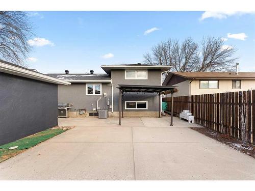 621 20 Street Ne, Medicine Hat, AB - Outdoor