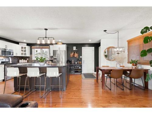 621 20 Street Ne, Medicine Hat, AB - Indoor Photo Showing Dining Room