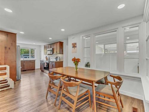 46 Aberdeen Street Se, Medicine Hat, AB - Indoor Photo Showing Dining Room