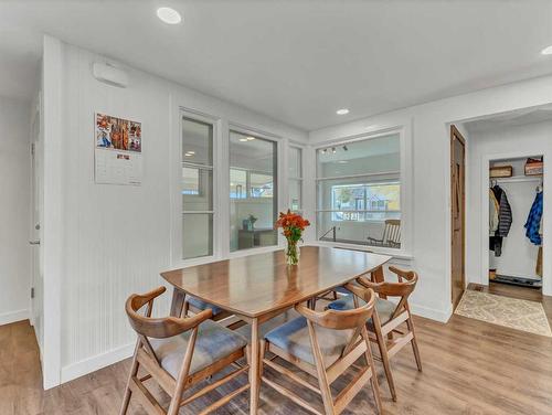 46 Aberdeen Street Se, Medicine Hat, AB - Indoor Photo Showing Dining Room