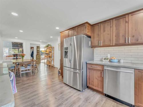 46 Aberdeen Street Se, Medicine Hat, AB - Indoor Photo Showing Kitchen With Stainless Steel Kitchen