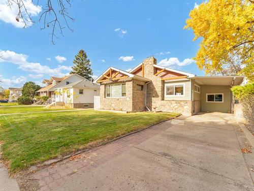 46 Aberdeen Street Se, Medicine Hat, AB - Outdoor With Facade