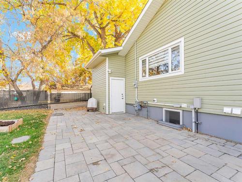 46 Aberdeen Street Se, Medicine Hat, AB - Outdoor With Exterior