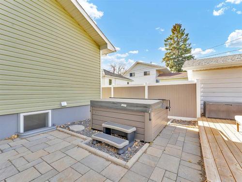 46 Aberdeen Street Se, Medicine Hat, AB - Outdoor With Deck Patio Veranda With Exterior