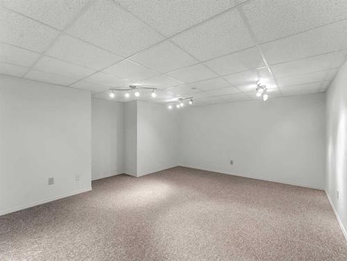 8 Taylor Circle Se, Medicine Hat, AB - Indoor Photo Showing Other Room